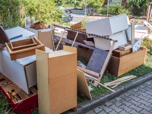 Best Yard Waste Removal  in Fowlerville, MI