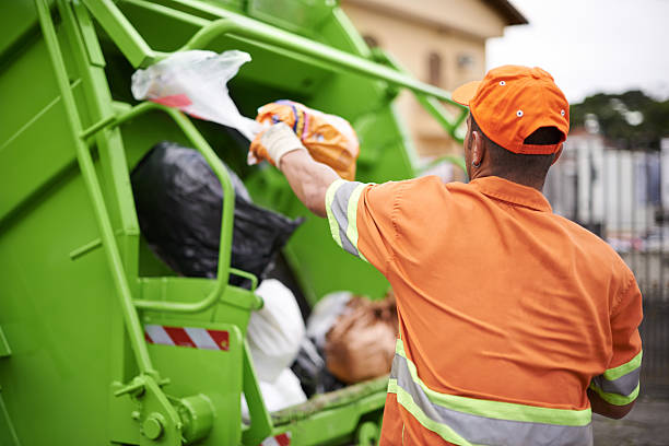 Best Junk Hauling Services  in Fowlerville, MI